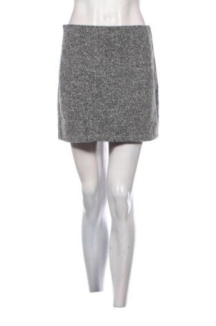 Fustă Bershka, Mărime M, Culoare Gri, Preț 31,49 Lei, #137924063