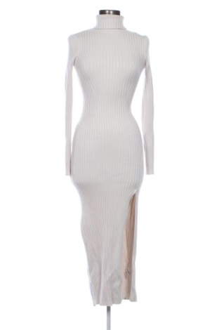 Sukienka Bershka, Rozmiar S, Kolor ecru, Cena 93,14 zł, #137889398