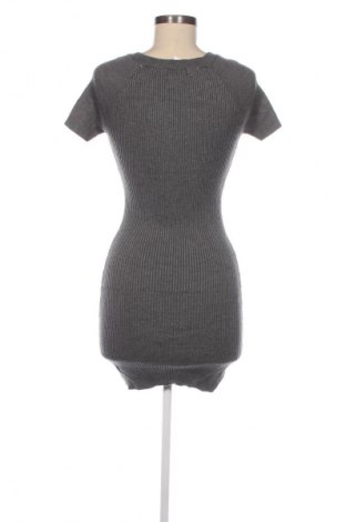 Kleid Wet Seal, Größe M, Farbe Grau, Preis € 1,99