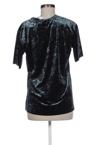 Dámská halenka Bershka, Velikost M, Barva Modrá, Cena  119,00 Kč