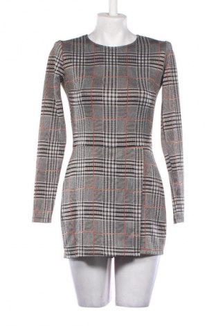 Dámská krátká kombinéza  Pull&Bear, Velikost S, Barva Vícebarevné, Cena  229,00 Kč