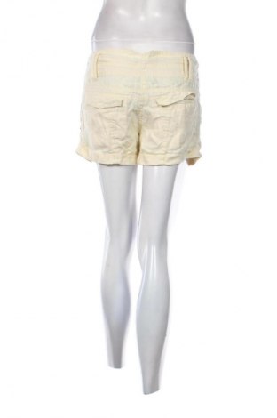 Damen Shorts Reserved, Größe M, Farbe Gelb, Preis 5,99 €