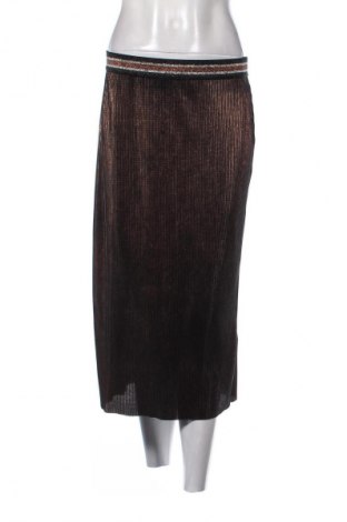 Пола Bershka, Размер L, Цвят Многоцветен, Цена 5,11 €