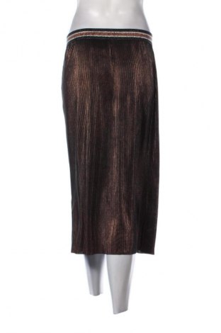 Пола Bershka, Размер L, Цвят Многоцветен, Цена 5,11 €