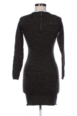 Šaty  Bershka, Velikost L, Barva Vícebarevné, Cena  201,00 Kč