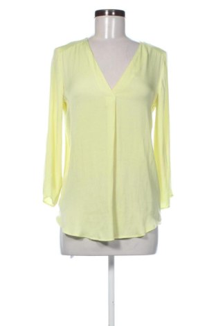 Damen Shirt Stradivarius, Größe M, Farbe Gelb, Preis € 8,00, #137978964