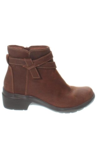 Дамски боти Clarks, Размер 35, Цвят Кафяв, Цена 79,63 €, #137943869