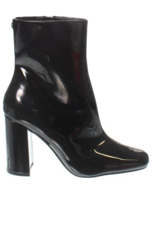 Дамски боти Guess, Размер 41, Цвят Черен, Цена 67,00 €, #137937964