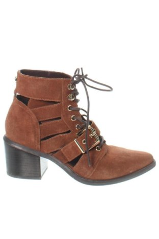 Дамски боти Steve Madden, Размер 39, Цвят Кафяв, Цена 160,78 €, #137924209