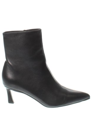 Damskie botki Steve Madden, Rozmiar 39, Kolor Czarny, Cena 376,78 zł, #137970360