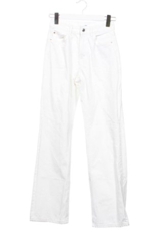 Blugi de femei Sinsay, Mărime XS, Culoare Alb, Preț 43,00 Lei, #137943853