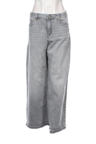 Blugi de femei Stradivarius, Mărime M, Culoare Gri, Preț 66,00 Lei, #137952320