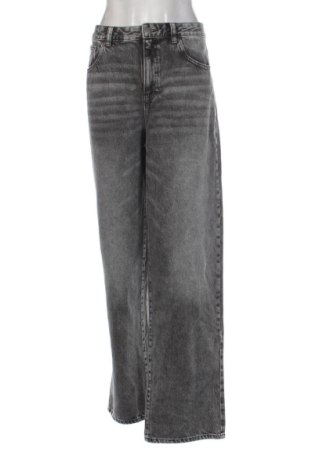 Damskie jeansy Pull&Bear, Rozmiar L, Kolor Szary, Cena 50,80 zł, #137964439