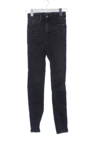 Дамски дънки Stradivarius, Размер XXS, Цвят Черен, Цена 15,00 €, #137964965