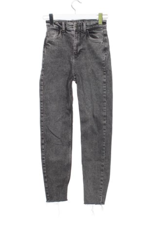 Dámske džínsy  Stradivarius, Veľkosť XS, Farba Sivá, Cena  13,00 €, #137966847