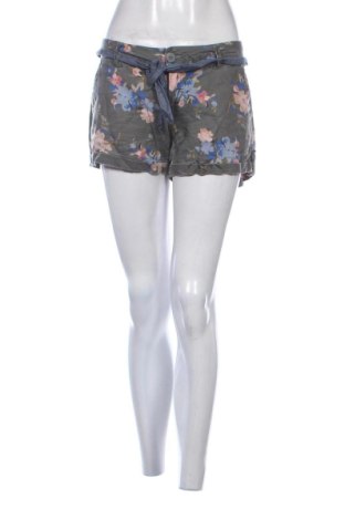 Pantaloni scurți de femei ONLY, Mărime XL, Culoare Multicolor, Preț 74,00 Lei, #137938761