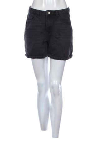 Pantaloni scurți de femei Sinsay, Mărime M, Culoare Negru, Preț 47,24 Lei, #137952787