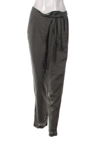Pantaloni de femei Esmara, Mărime XL, Culoare Verde, Preț 76,00 Lei, #137974293