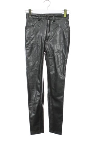 Pantaloni de femei Pull&Bear, Mărime XS, Culoare Verde, Preț 62,99 Lei, #137981591