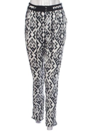 Damskie spodnie Bershka, Rozmiar L, Kolor Kolorowy, Cena 38,10 zł, #137965760