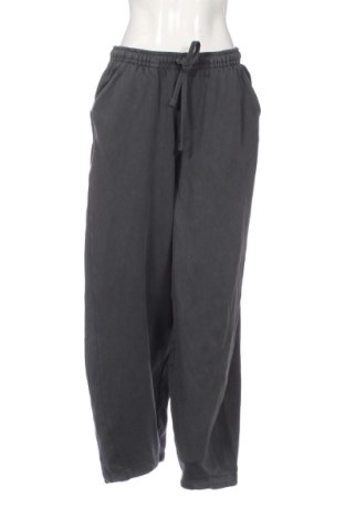 Pantaloni trening de femei Bershka, Mărime M, Culoare Gri, Preț 63,00 Lei, #137978415