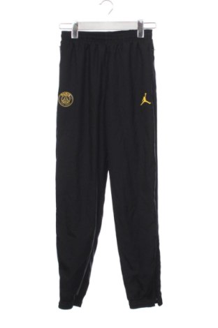Παιδική κάτω φόρμα Air Jordan Nike, Μέγεθος 14-15y/ 168-170 εκ., Χρώμα Μαύρο, Τιμή 33,72 €, #137974591