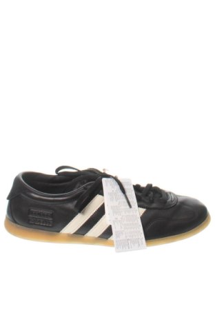 Încălțăminte bărbătească Adidas Originals, Mărime 42, Culoare Negru, Preț 603,64 Lei, #137972997