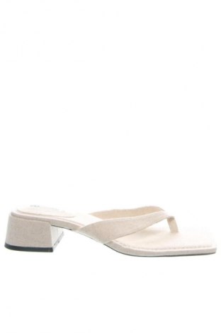 Γυναικείες παντόφλες Pull&Bear, Μέγεθος 40, Χρώμα Εκρού, Τιμή 14,99 €