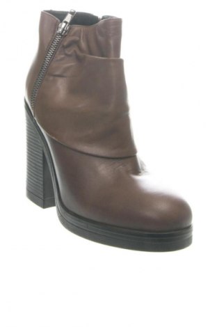 Дамски боти Unbranded, Размер 38, Цвят Кафяв, Цена 52,66 €