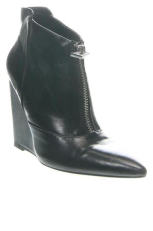 Botine de damă Zara, Mărime 36, Culoare Negru, Preț 100,99 Lei