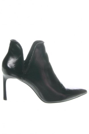 Damen Stiefeletten Zara, Größe 35, Farbe Schwarz, Preis € 29,99, #133899433