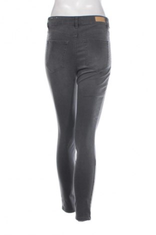 Дамски дънки Pull&Bear, Размер M, Цвят Сив, Цена 12,27 €
