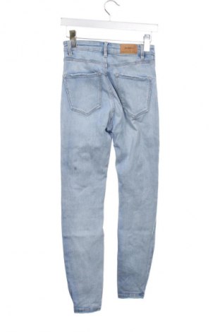 Dámske džínsy  Stradivarius, Veľkosť S, Farba Modrá, Cena  6,95 €