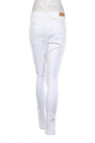 Γυναικείο Τζίν Vero Moda, Μέγεθος M, Χρώμα Λευκό, Τιμή 10,99 €