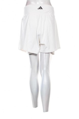 Дамски къс панталон Adidas, Размер XL, Цвят Бял, Цена 15,84 €