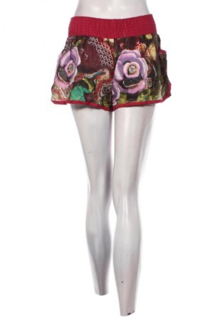 Дамски къс панталон Unbranded, Размер XL, Цвят Многоцветен, Цена 4,60 €