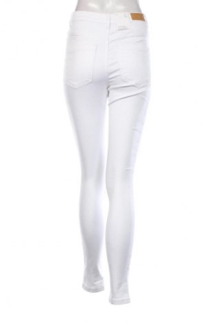 Γυναικείο παντελόνι Vero Moda, Μέγεθος M, Χρώμα Λευκό, Τιμή 19,99 €