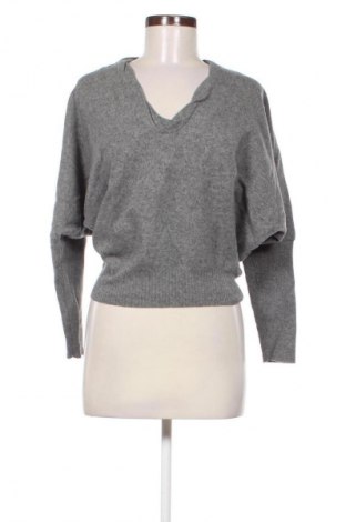 Dámský svetr Sisley, Velikost M, Barva Šedá, Cena  359,00 Kč