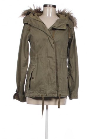 Dámská bunda  Bershka, Velikost S, Barva Zelená, Cena  149,00 Kč