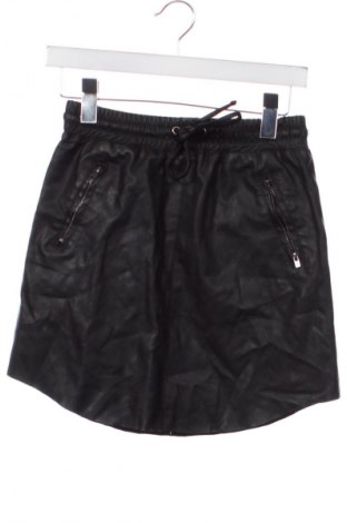 Кожена пола Distrikt Norrebro, Размер XS, Цвят Черен, Цена 2,04 €