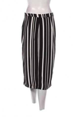 Sukně Bershka, Velikost M, Barva Vícebarevné, Cena  156,00 Kč