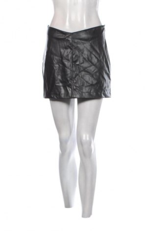 Пола H&M Divided, Размер S, Цвят Черен, Цена 2,04 €