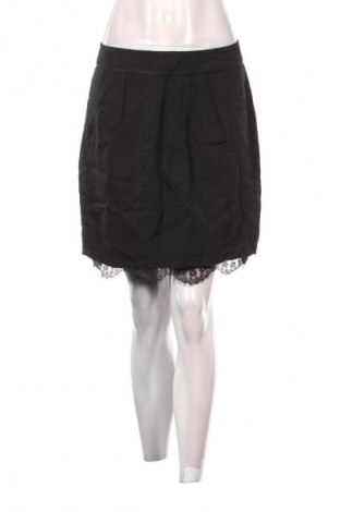 Пола Kookai, Размер S, Цвят Черен, Цена 3,06 €