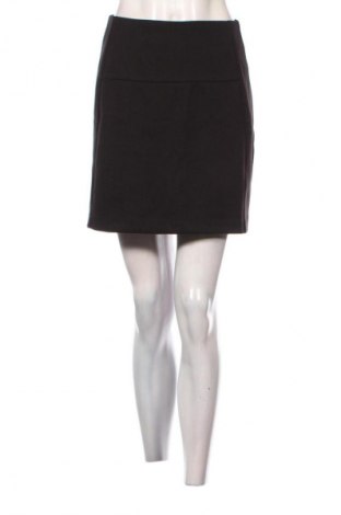 Пола Reserved, Размер M, Цвят Черен, Цена 3,06 €