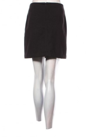 Пола Reserved, Размер M, Цвят Черен, Цена 3,06 €