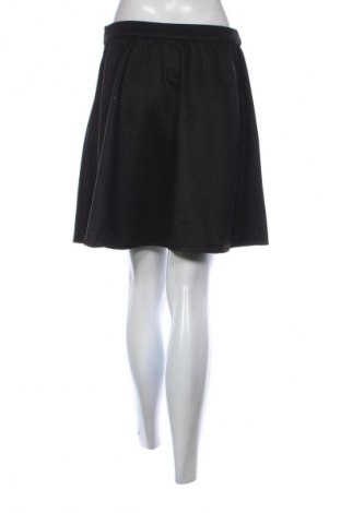 Пола VILA, Размер M, Цвят Черен, Цена 3,06 €