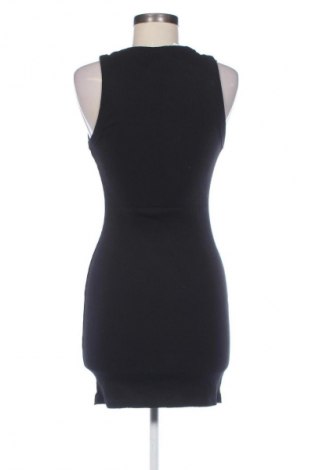 Рокля Bershka, Размер S, Цвят Черен, Цена 12,27 €