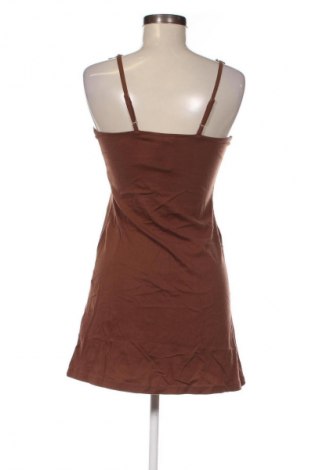 Рокля Guess, Размер M, Цвят Кафяв, Цена 20,96 €