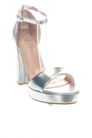Σανδάλια Unbranded, Μέγεθος 36, Χρώμα Ασημί, Τιμή 21,99 €
