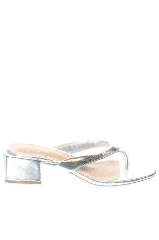Papuci Unbranded, Mărime 38, Culoare Argintiu, Preț 163,00 Lei, #138026396